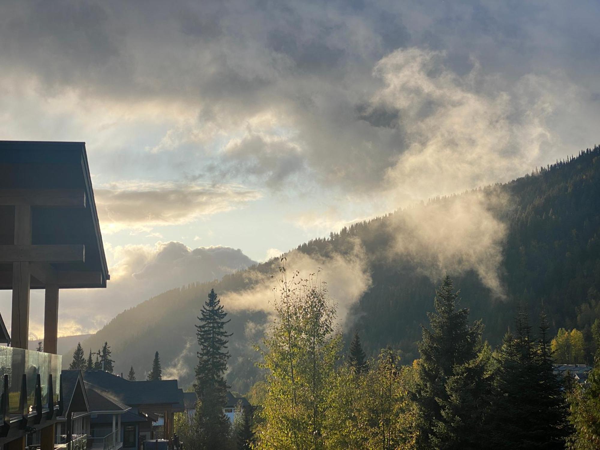 Morrisey Chalet At Sun Peaks Zewnętrze zdjęcie